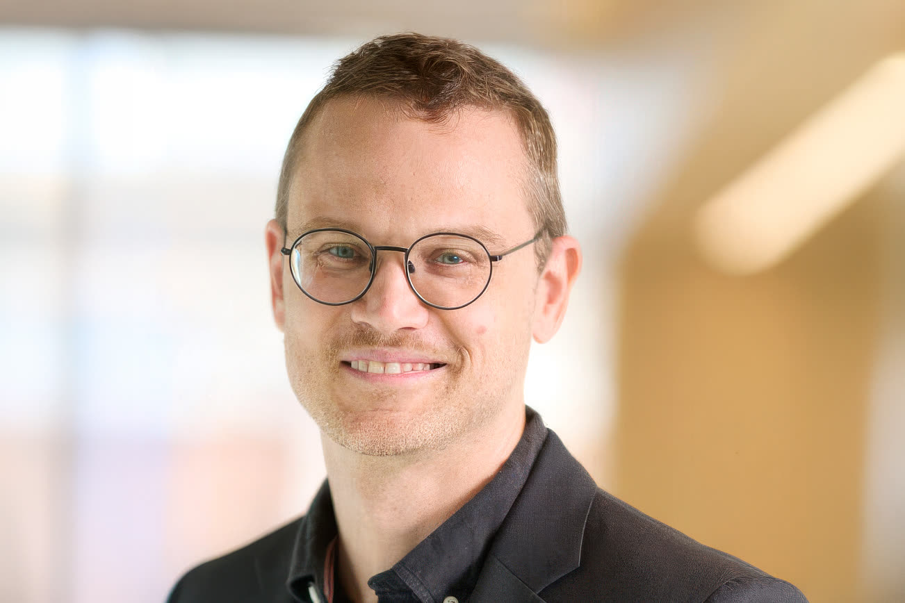 MIT Assistant Professor Benjamin Lindquist discusses his research on how early AI models incorporated randomness to mimic human creativity.